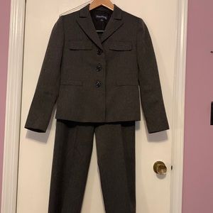 Classic gray polyester pant suit